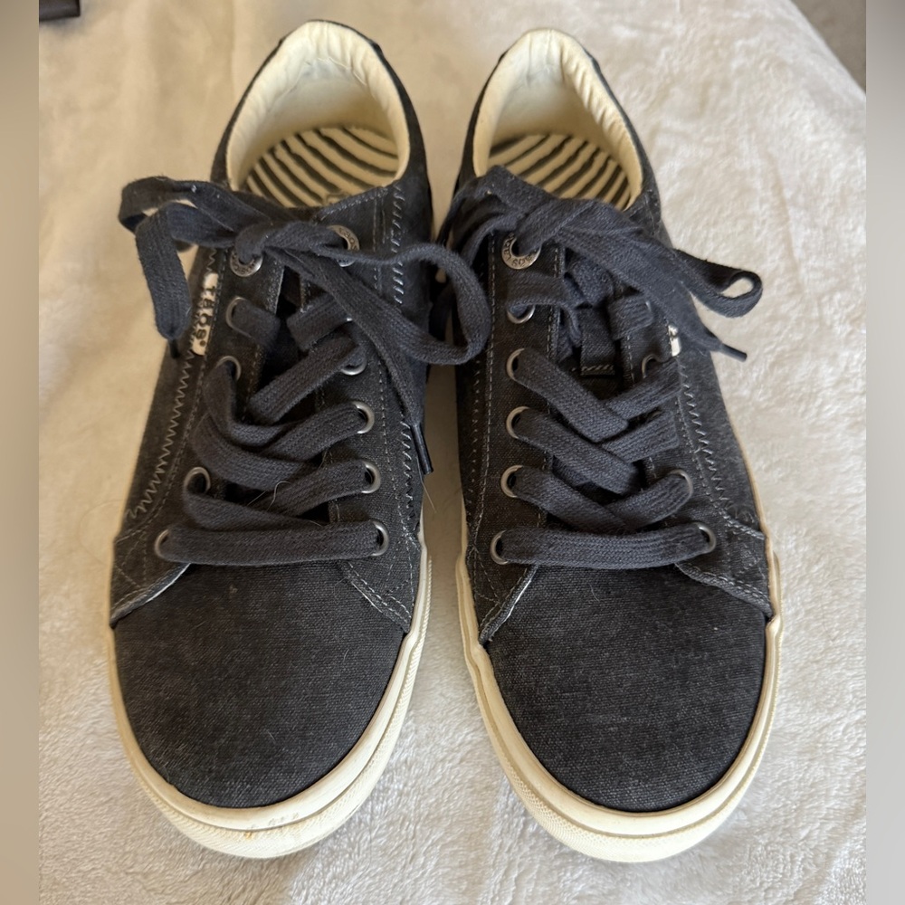 Taos gray canvas sneaker